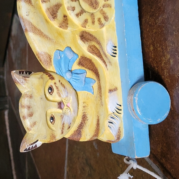 VINTAGE WOODEN TABBY CAT  PULL TOY - Picture 3 of 12